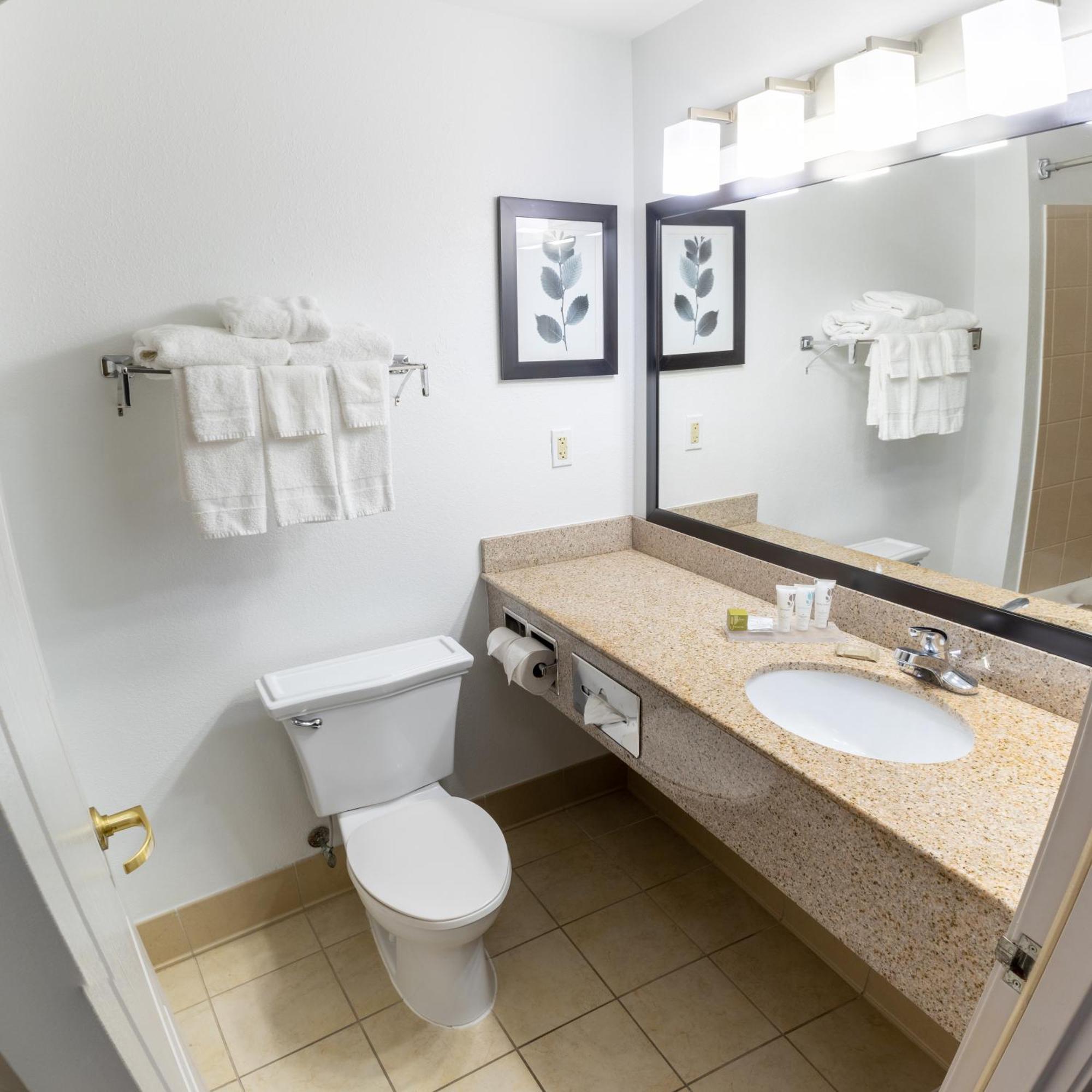 Hotel Country & By Radisson, Wilmington, Nc