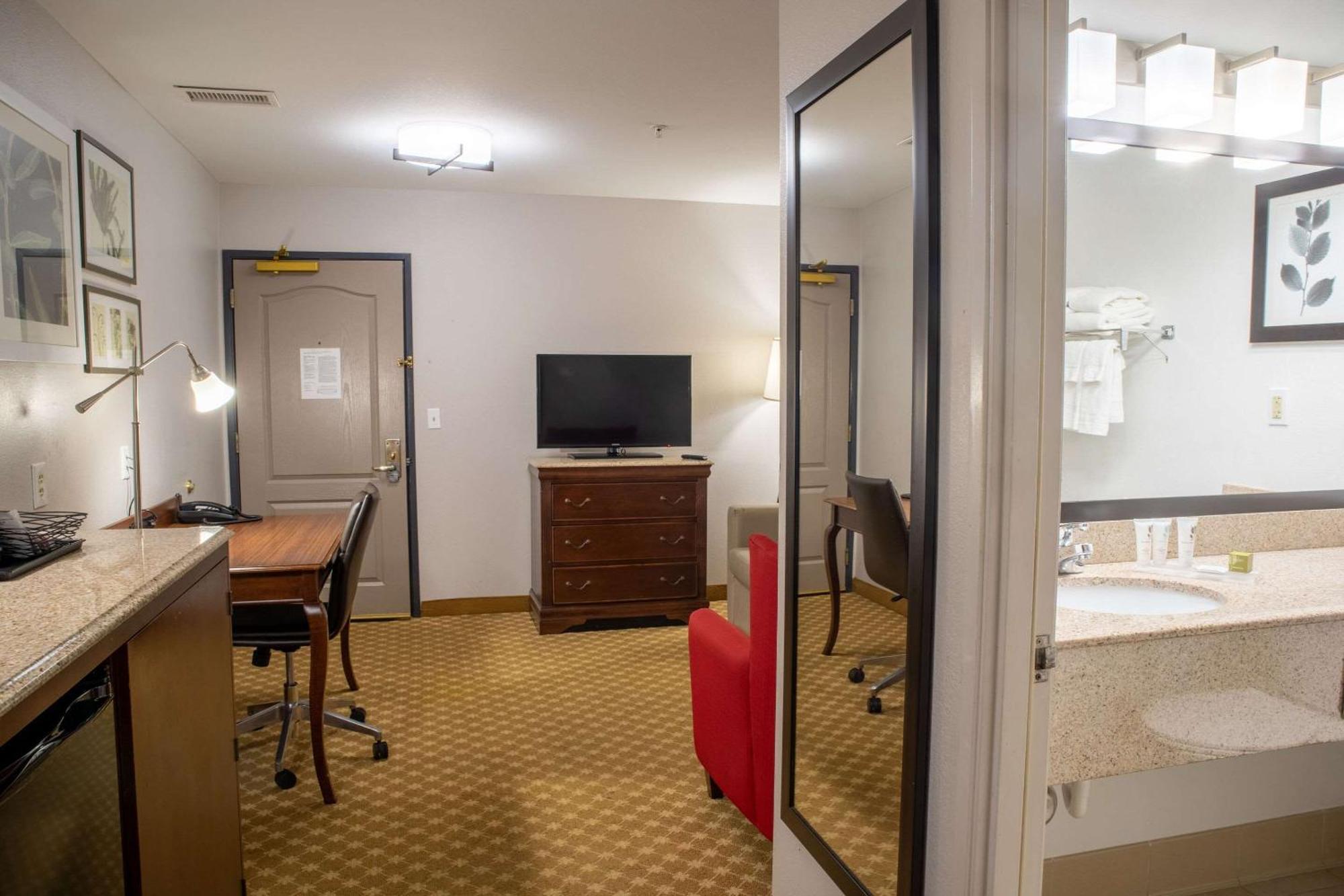 Hotel Country & By Radisson, Wilmington, Nc Wilmington